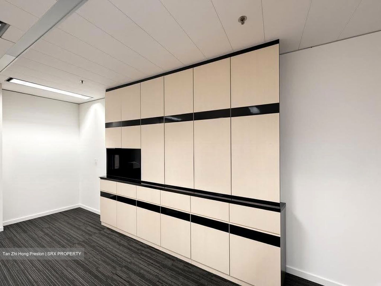 Gateway East (D7), Office #627359921